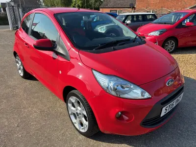 Begagnad Ford Ka Zetec 69 HK (50 kW) 2015 Röd Halvkombi