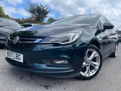 Używany Vauxhall Astra SRi 150 KM (110 kW) 2017 Zielony Hatchback