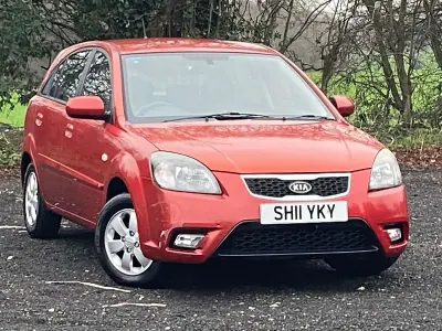 Used Kia Rio 109 HP (80 kW) 2011 Red Hatchback