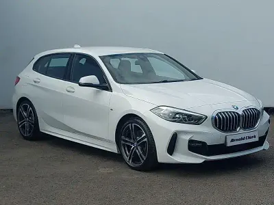 Używany BMW 118 M Sport 136 KM (100 kW) 2021 Biały Hatchback