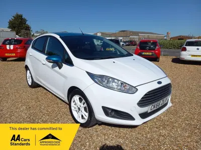 Używany Ford Fiesta Zetec 82 KM (60 kW) 2017 Biały Hatchback