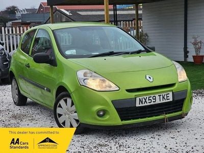 Green Used 2009 Renault Clio II Extreme Hatchback | £2,490 (A bit pricey)