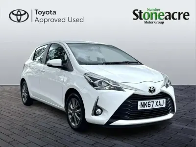 Used Toyota Yaris 68 HP (50 kW) 2017 White Hatchback