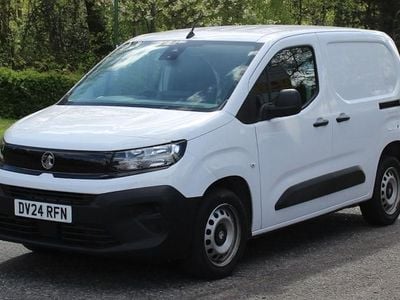 Used Vauxhall Combo S 102 HP (75 kW) 2024 White MPV