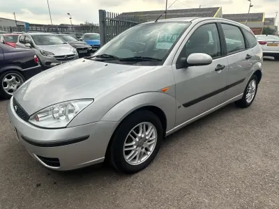 Usado Ford Focus 115 HP (84 kW) 2003 Prateado Citadino