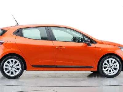 Used Renault Clio V Evolution 143 HP (105 kW) 2024 Orange Hatchback