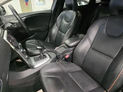 Begagnad Volvo V40 2018 Vit Halvkombi