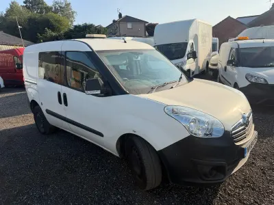 Used Vauxhall Combo 95 HP (69 kW) 2018 White MPV