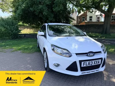 Used Ford Focus Zetec 125 HP (91 kW) 2013 White Hatchback