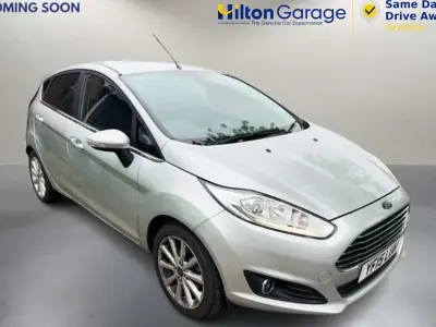 Używany Ford Fiesta Titanium 120 KM (88 kW) 2015 Srebrny Hatchback