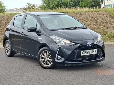 Used Toyota Yaris Hybrid 100 HP (73 kW) 2019 Black Hatchback
