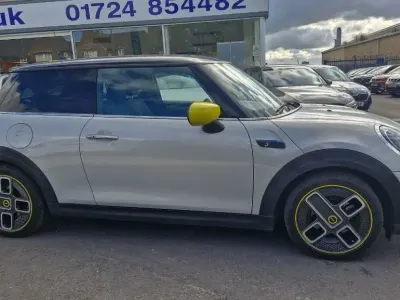 Używany Mini Cooper S Hatch 135 kW (184 KM) 2021 Srebrny Hatchback