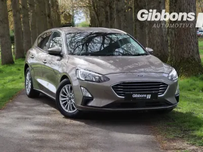 Usado Ford Focus Titanium 125 HP (91 kW) 2020 Prateado Citadino