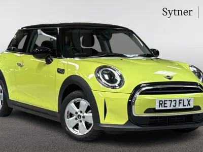 Używany Mini Cooper Classic 134 KM (98 kW) 2023 Żółty Hatchback