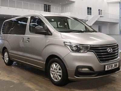 Usado Hyundai I800 SE 136 CV (100 kW) 2019 Plateado Monovolumen