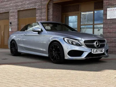 Usado Mercedes C300 AMG Line Premium Plus 245 CV (180 kW) 2017 Plateado Descapotable