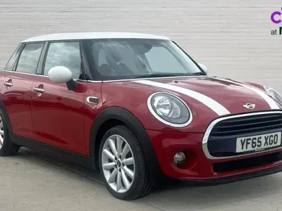 Usado Mini Cooper 136 CV (100 kW) 2016 Rojo Utilitario