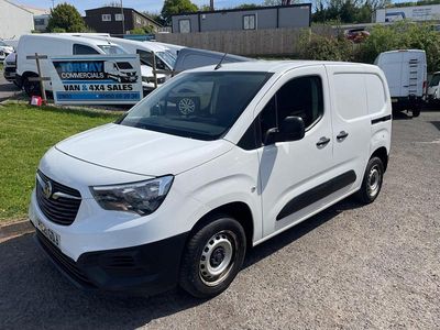 Begagnad Vauxhall Combo 75 HK (55 kW) 2021 Vit Minibuss