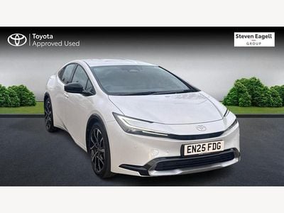 Used Toyota Prius 2025 White Hatchback