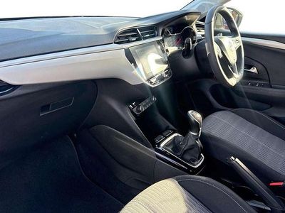 Second-hand Vauxhall Corsa Design Edition 75 CP (55 kW) 2022 Alb Hatchback