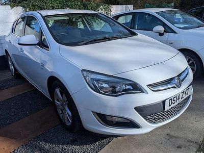 Used Vauxhall Astra SRi 130 HP (95 kW) 2014 White Hatchback