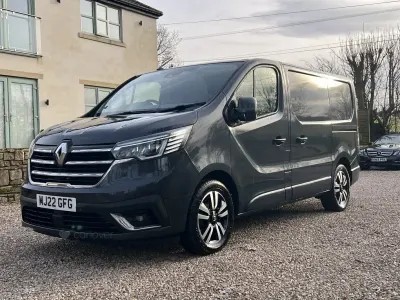 Begagnad Renault Trafic 2022 Grå Minibuss