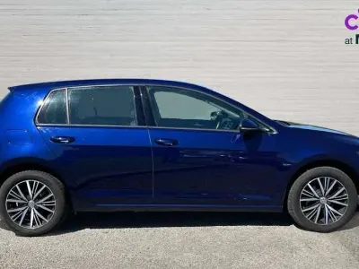 Used VW Golf VII SE 125 HP (91 kW) 2018 Blue Hatchback