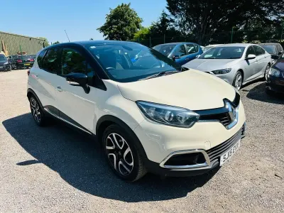 Used Renault Captur Dynamique 90 HP (66 kW) 2015 White SUV