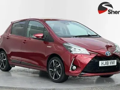 Used Toyota Yaris Hybrid Design 100 HP (73 kW) 2018 Red Hatchback