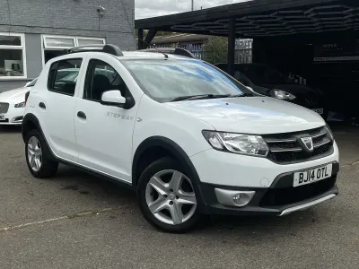 Used Dacia Sandero Lauréate 90 HP (66 kW) 2014 White Hatchback