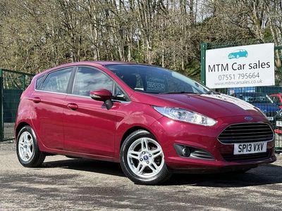 Usado Ford Fiesta Zetec 82 HP (60 kW) 2013 Vermelho Citadino