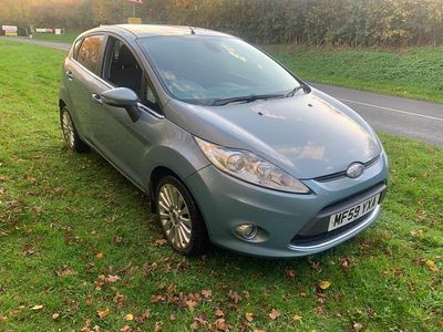 Begagnad Ford Fiesta Titanium 96 HK (70 kW) 2009 Blå Halvkombi