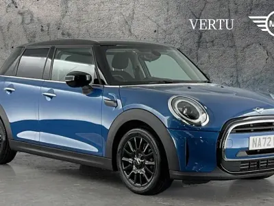 Usado Mini Cooper Classic 136 CV (100 kW) 2022 Azul Utilitario