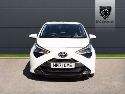Begagnad Toyota Aygo X-play 70 HK (51 kW) 2021 Vit Halvkombi
