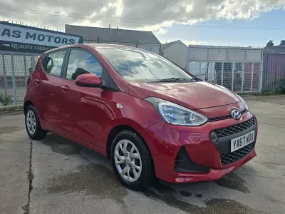 Usado Hyundai i10 SE 67 CV (49 kW) 2018 Rojo Utilitario