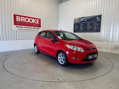 Używany Ford Fiesta Zetec 70 KM (51 kW) 2011 Czerwony Hatchback