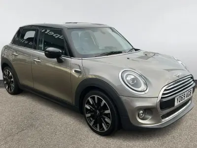 Begagnad Mini Cooper Exclusive 136 HK (100 kW) 2020 Silver Halvkombi