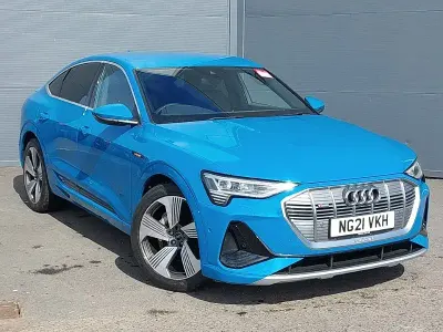Begagnad Audi e-tron S-Line 300 kW (408 HK) 2021 Blå SUV