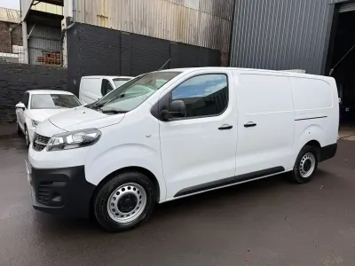 Used Vauxhall Vivaro 100 HP (73 kW) 2023 White MPV