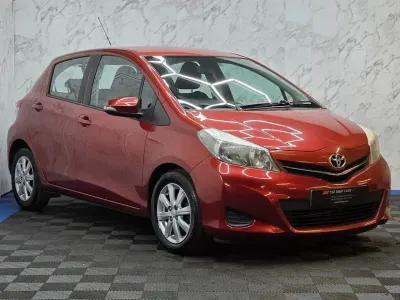 Used Toyota Yaris 90 HP (66 kW) 2012 Red Hatchback