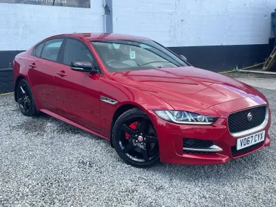 Używany Jaguar XE R-Sport 2017 Czerwony Sedan/Limuzyna