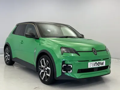 Used Renault R5 110 kW (150 HP) 2025 Green/black  Hatchback