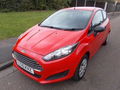 Used Ford Fiesta Studio 82 HP (60 kW) 2015 Red Hatchback