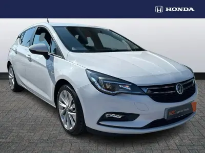 Used Vauxhall Astra Design Edition 123 HP (90 kW) 2019 White Hatchback