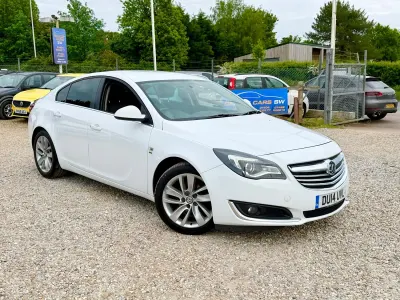 Begagnad Vauxhall Insignia SRi 2014 Vit Halvkombi