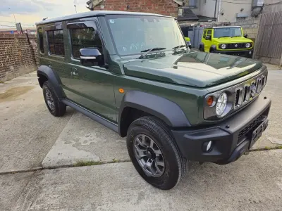 Usado Suzuki Jimny SZ5 101 HP (74 kW) 2024 Verde SUV