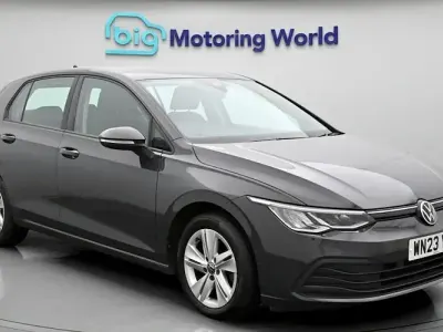 Second-hand VW Golf VIII Life 150 CP (110 kW) 2023 Gri Hatchback