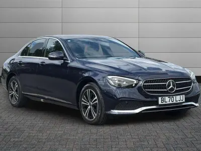 Gebraucht Mercedes E220 194 PS (142 kW) 2021 Blau Limousine