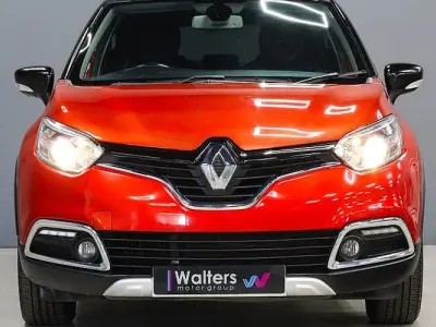 Used Renault Captur Signature 90 HP (66 kW) 2016 Red/black SUV