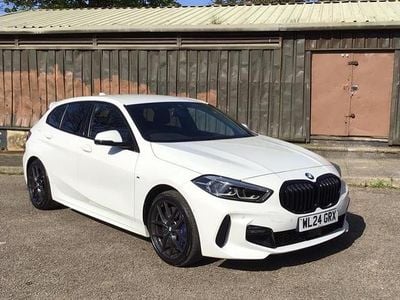 Begagnad BMW 118 M Sport 134 HK (98 kW) 2024 Vit Halvkombi